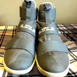 Men’s Nike Lebron Soldier 10